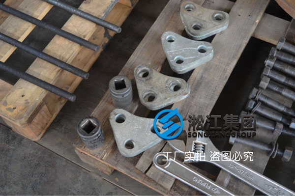 【圖析】DN400橡膠接頭壓力檢測(cè)“好質(zhì)量不是說(shuō)說(shuō)而已” 【圖析】DN400橡膠接頭壓力檢測(cè)“好質(zhì)量不是說(shuō)說(shuō)而已”