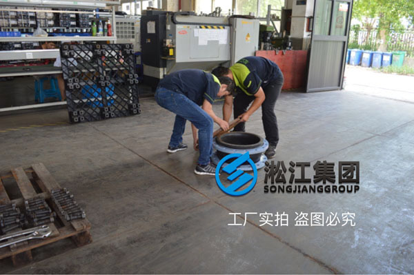 【圖析】DN400橡膠接頭壓力檢測(cè)“好質(zhì)量不是說(shuō)說(shuō)而已” 【圖析】DN400橡膠接頭壓力檢測(cè)“好質(zhì)量不是說(shuō)說(shuō)而已”